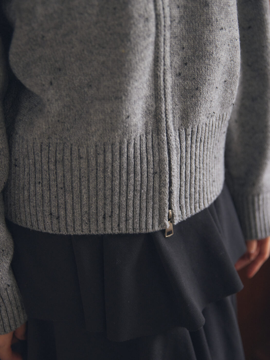 milky zip knit