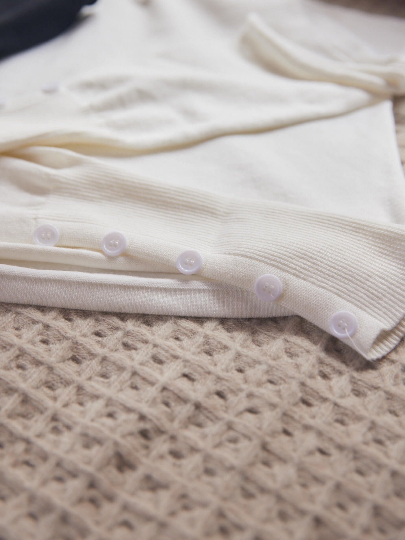 2way sleeve bottun tops