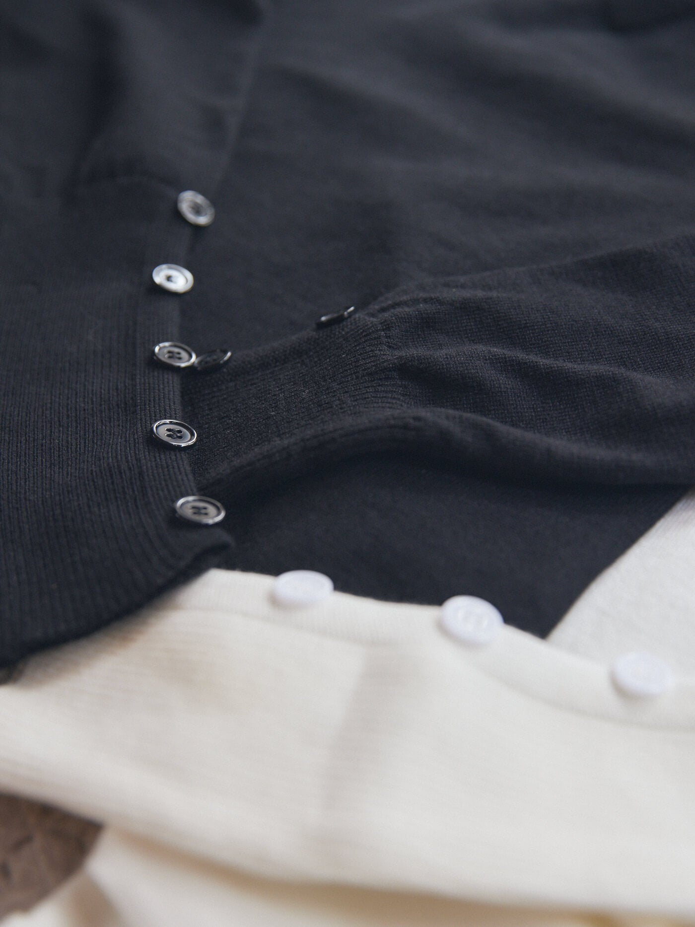 2way sleeve bottun tops