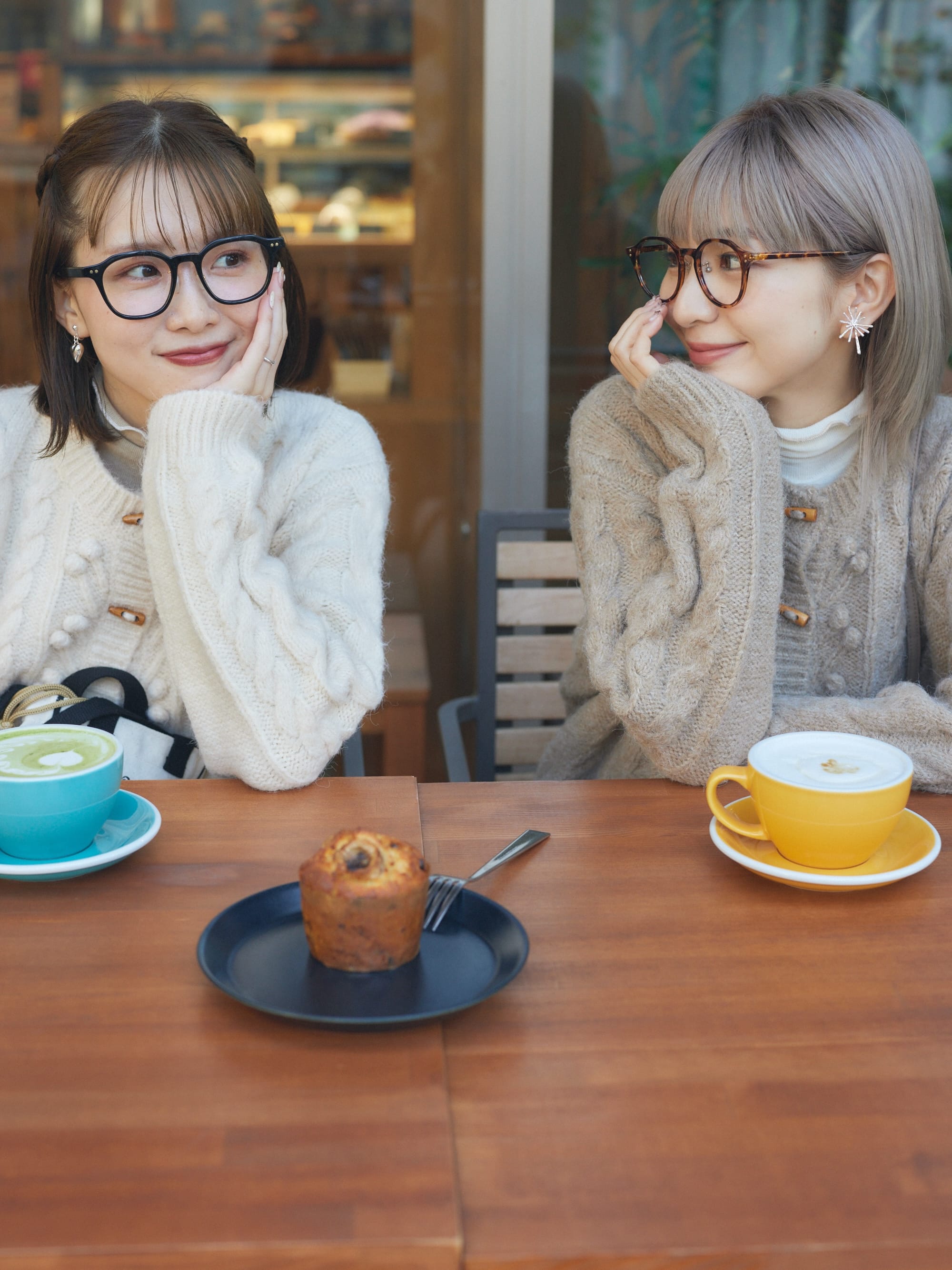 wood button knit cardigan