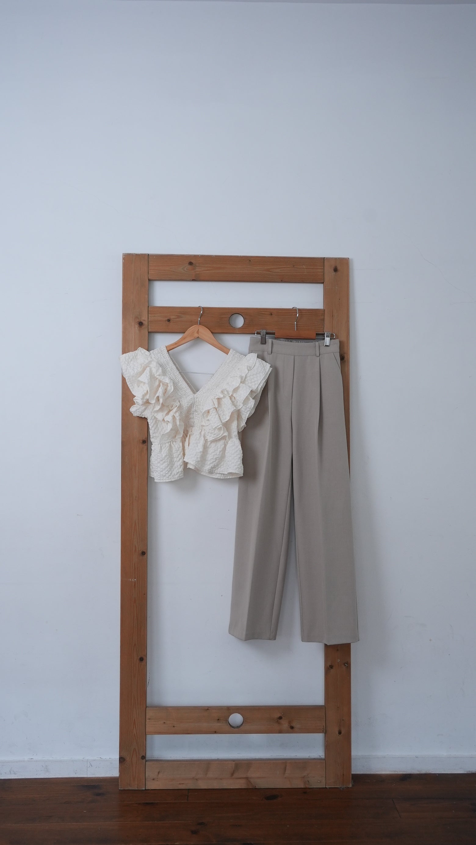 NATURAL FRILL GIRLY SET