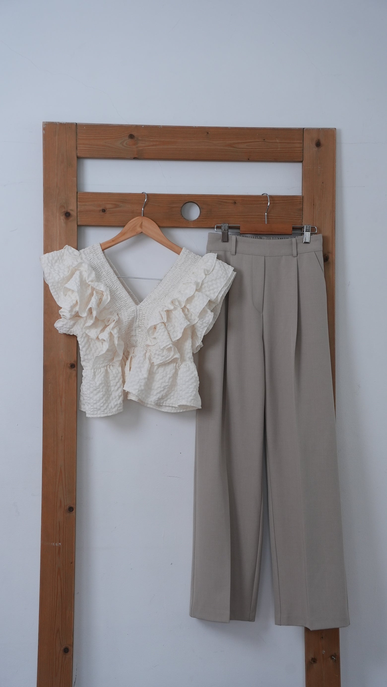 NATURAL FRILL GIRLY SET