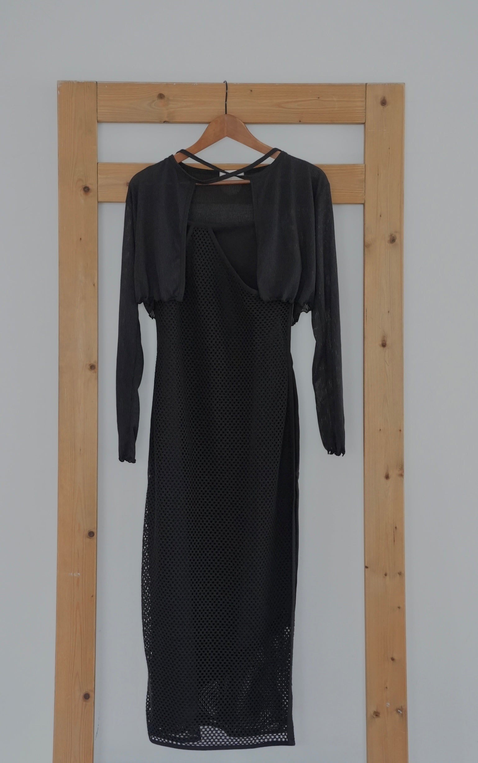 SUMMER BLACK ONE-PIECE SET