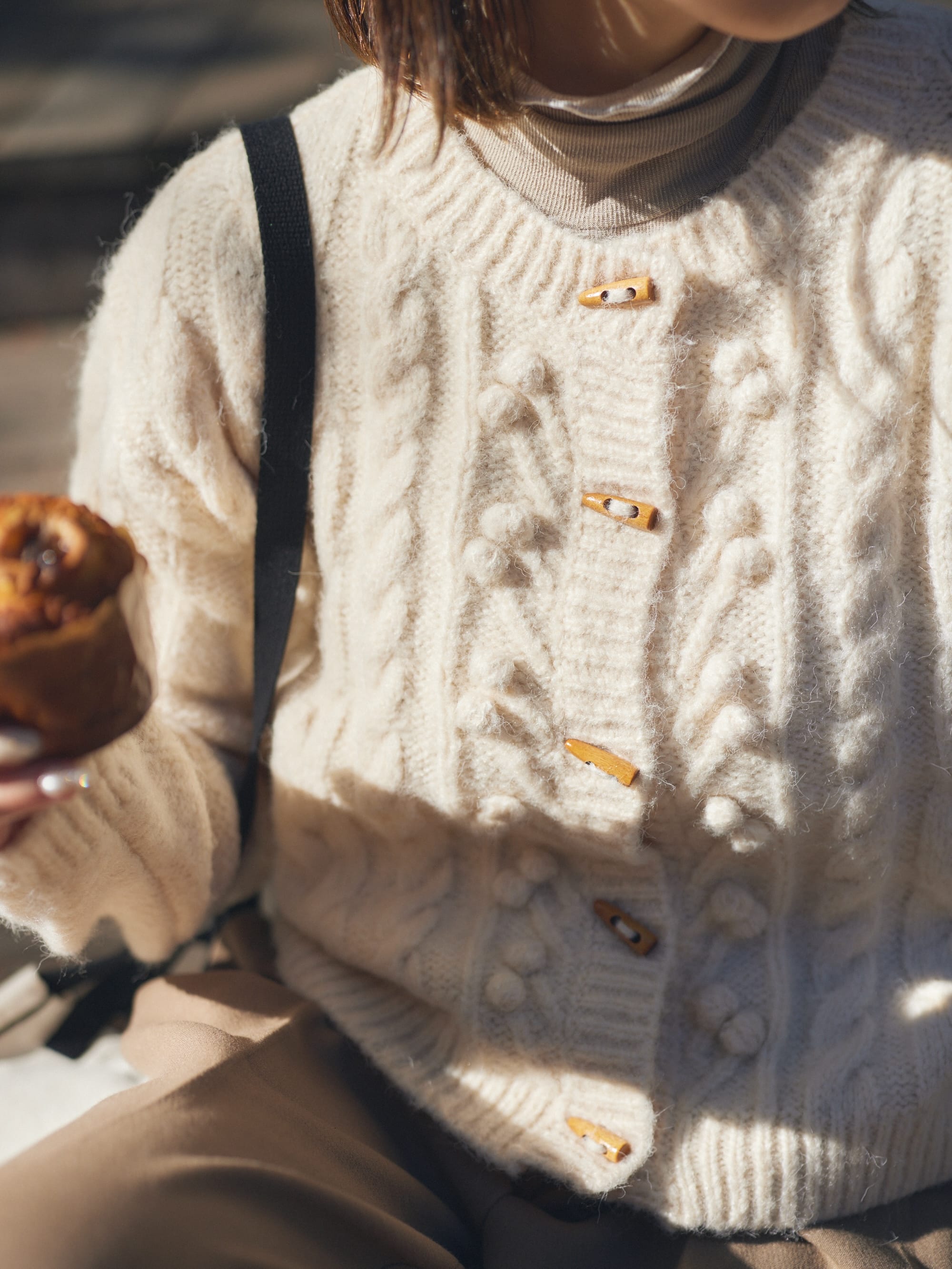 wood button knit cardigan