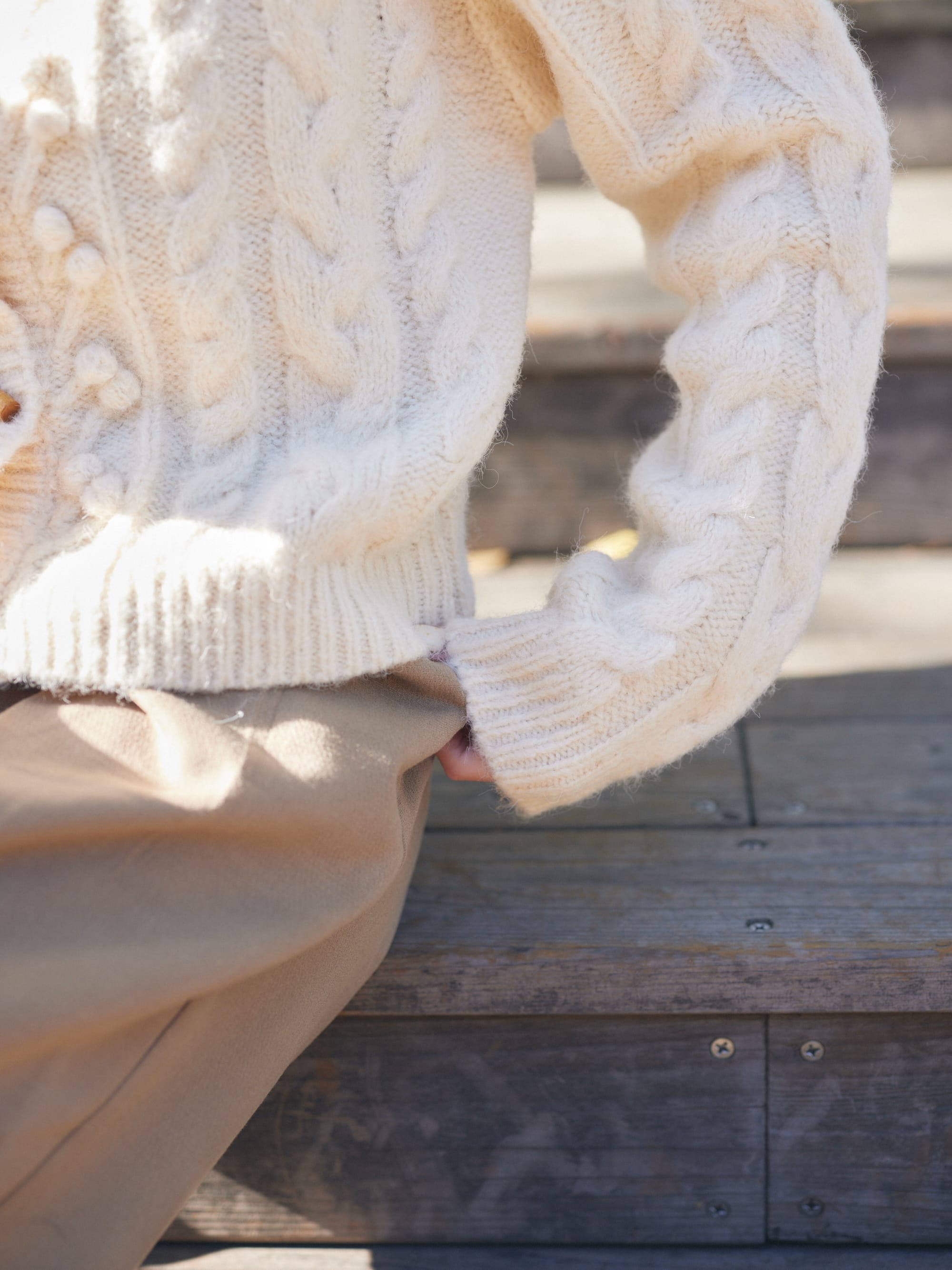 wood button knit cardigan