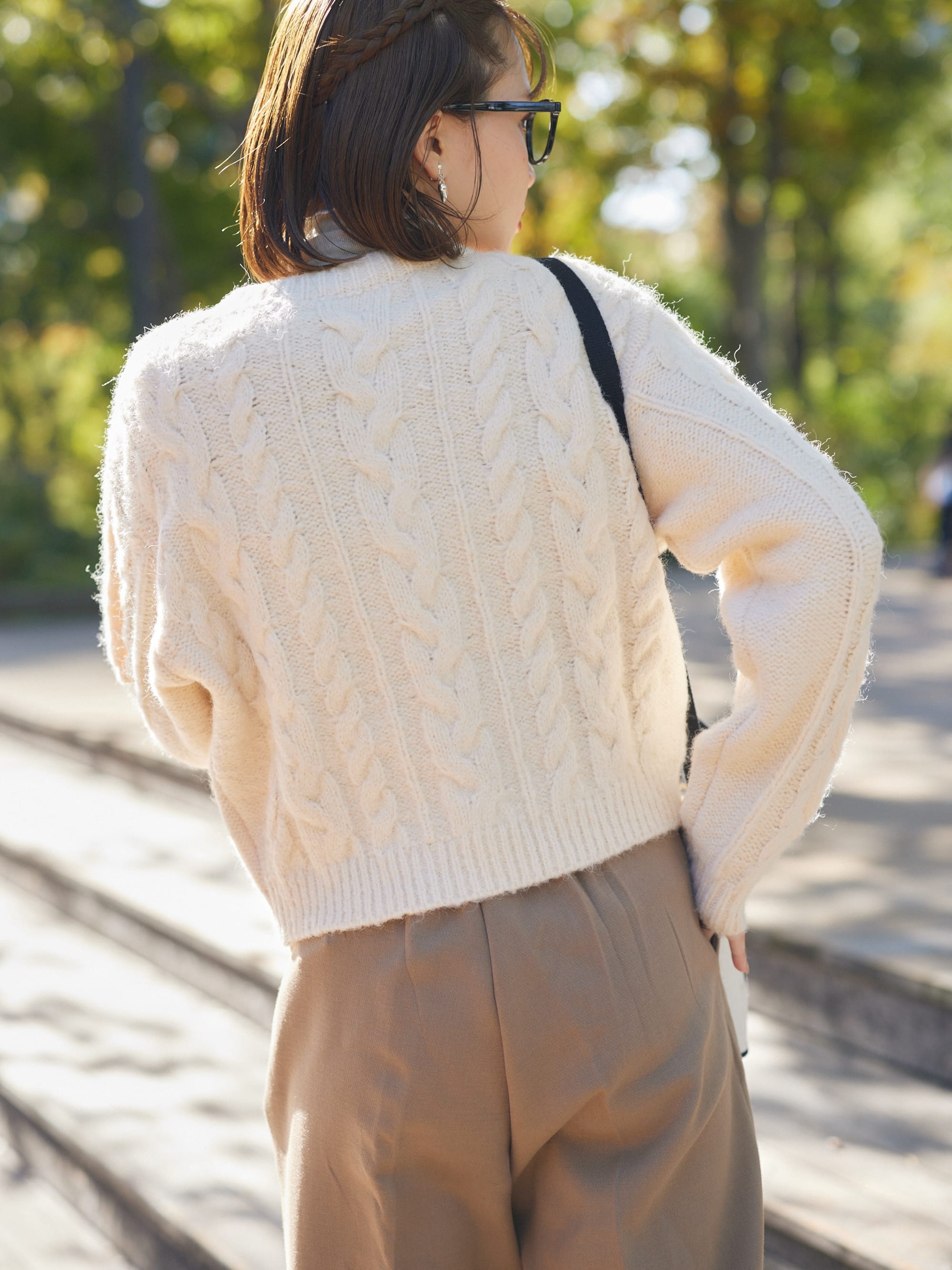 wood button knit cardigan