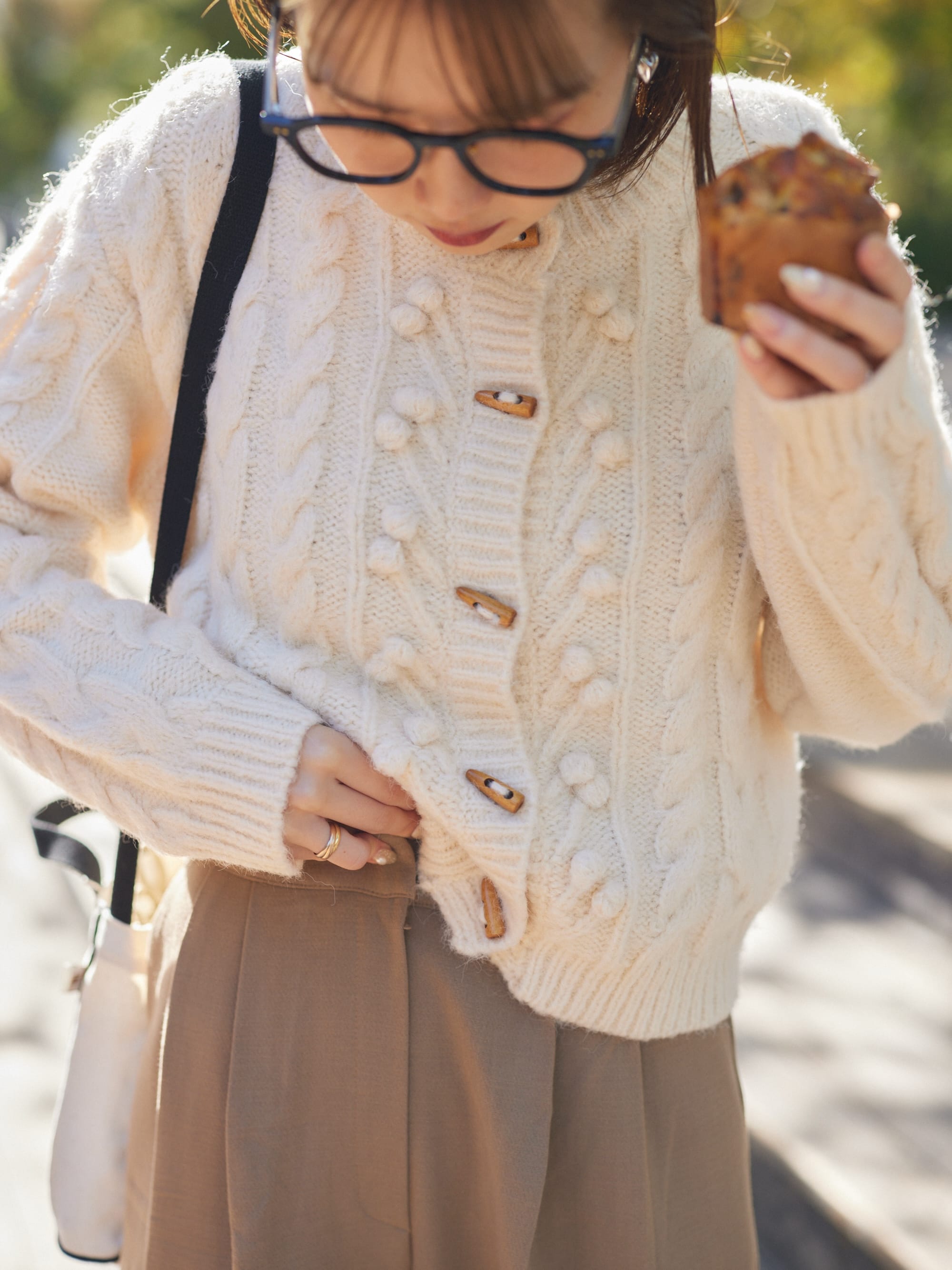 wood button knit cardigan