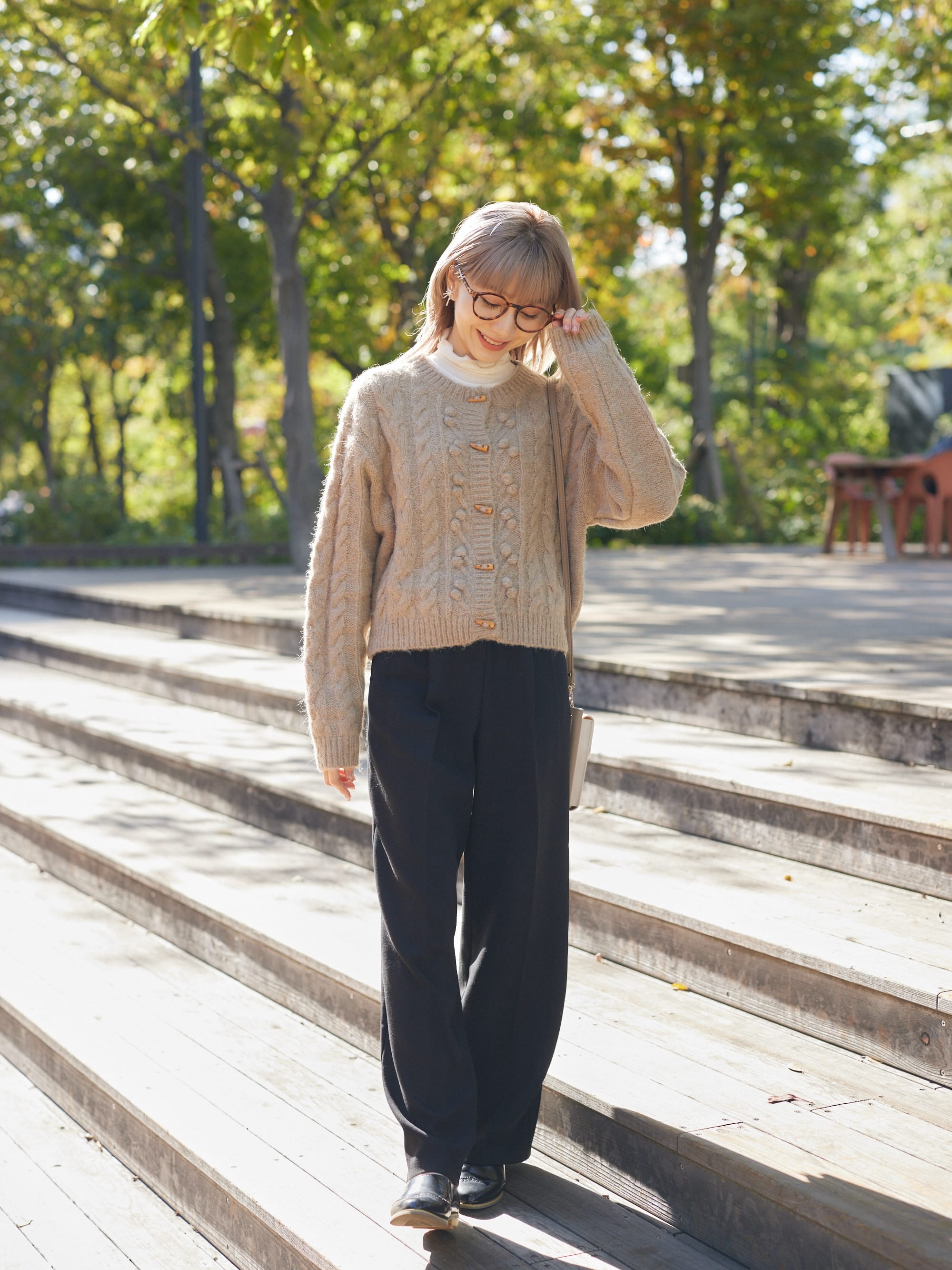 wood button knit cardigan