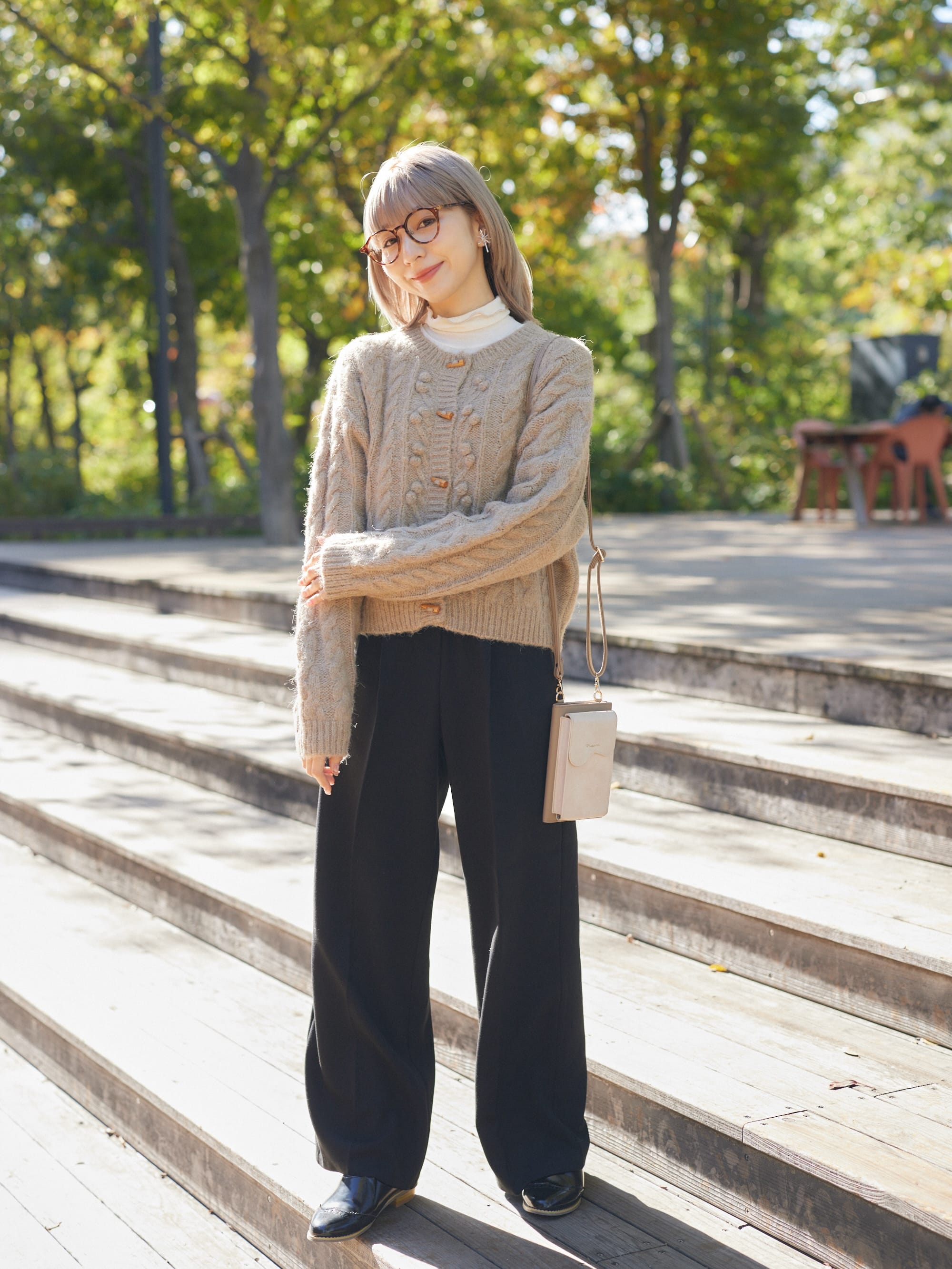 wood button knit cardigan
