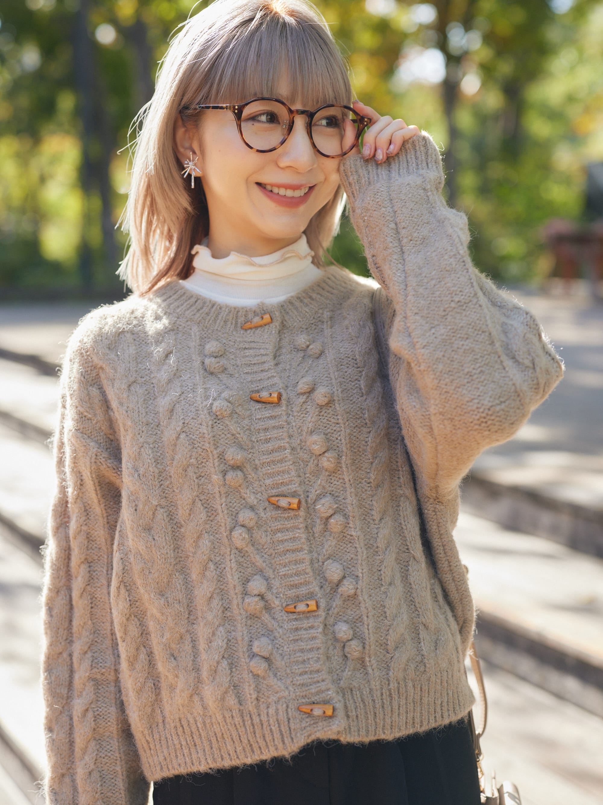 wood button knit cardigan