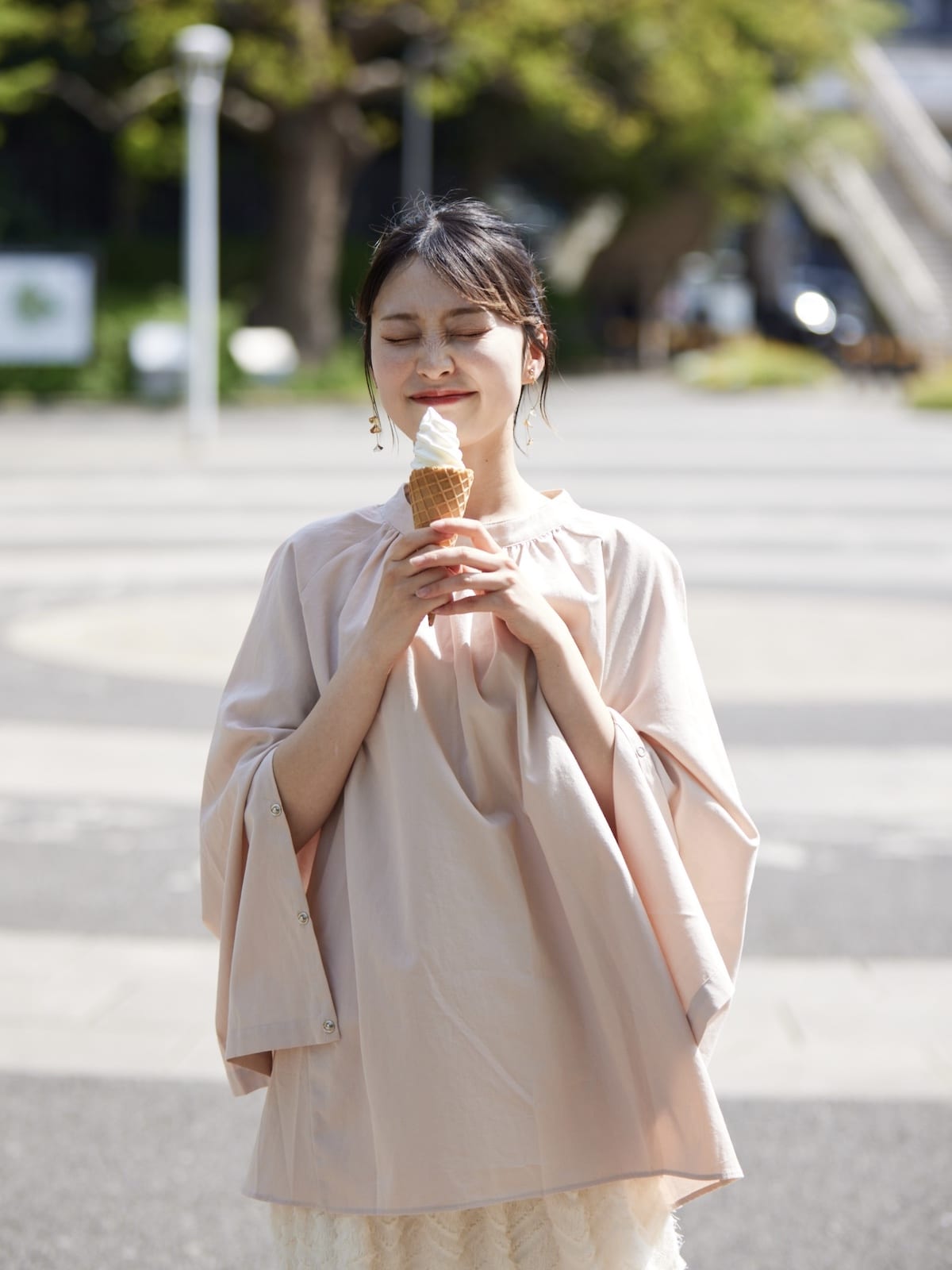 sleeve slit gather blouse