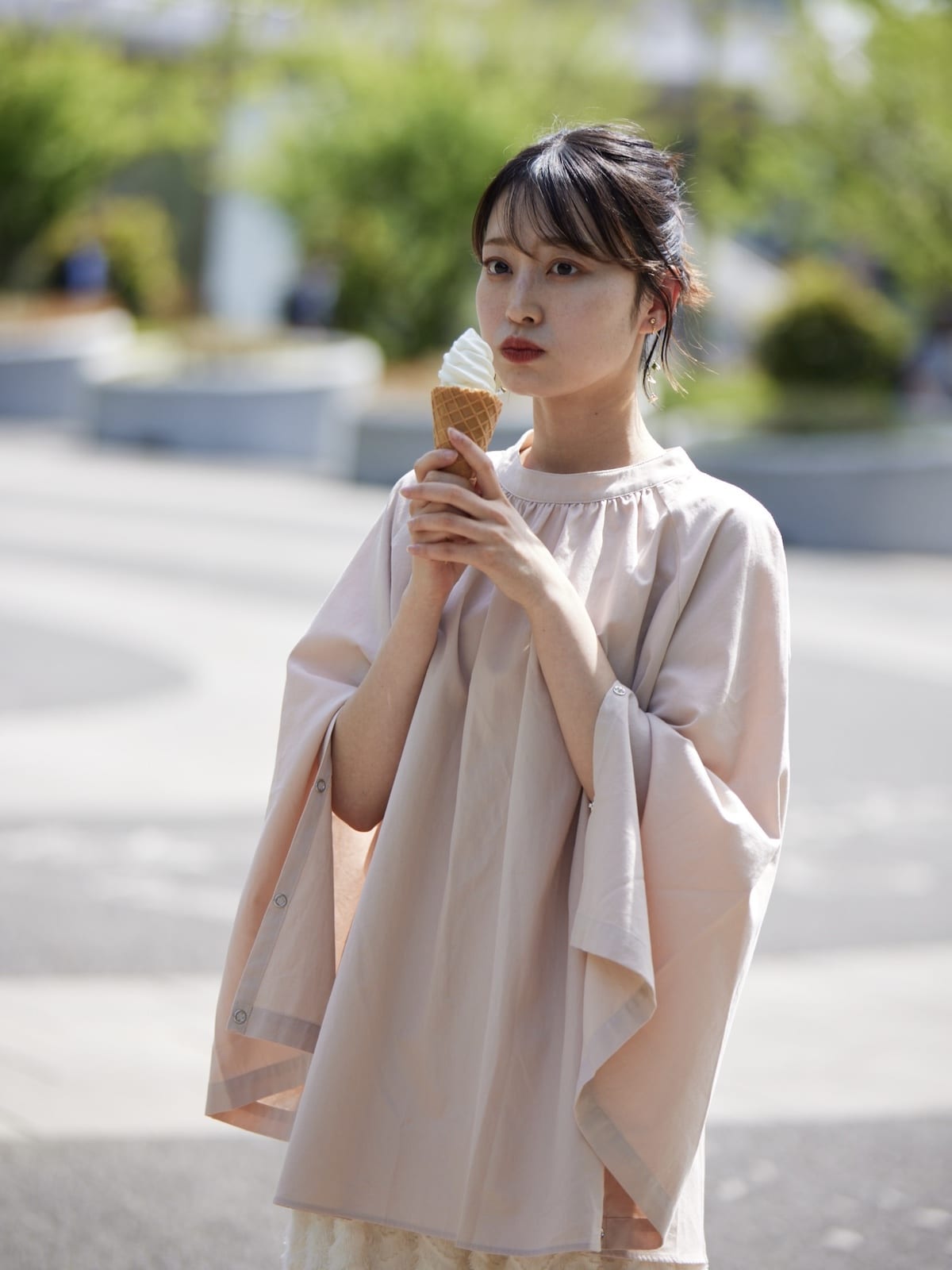 sleeve slit gather blouse