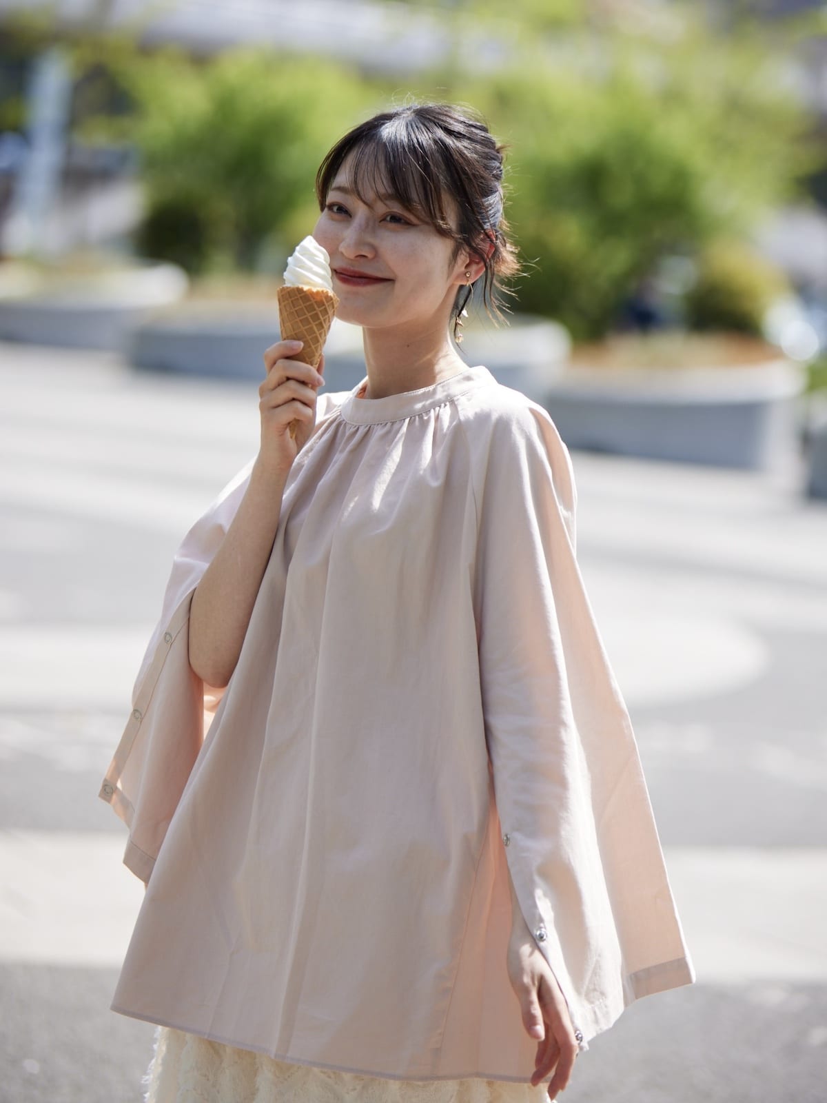 sleeve slit gather blouse