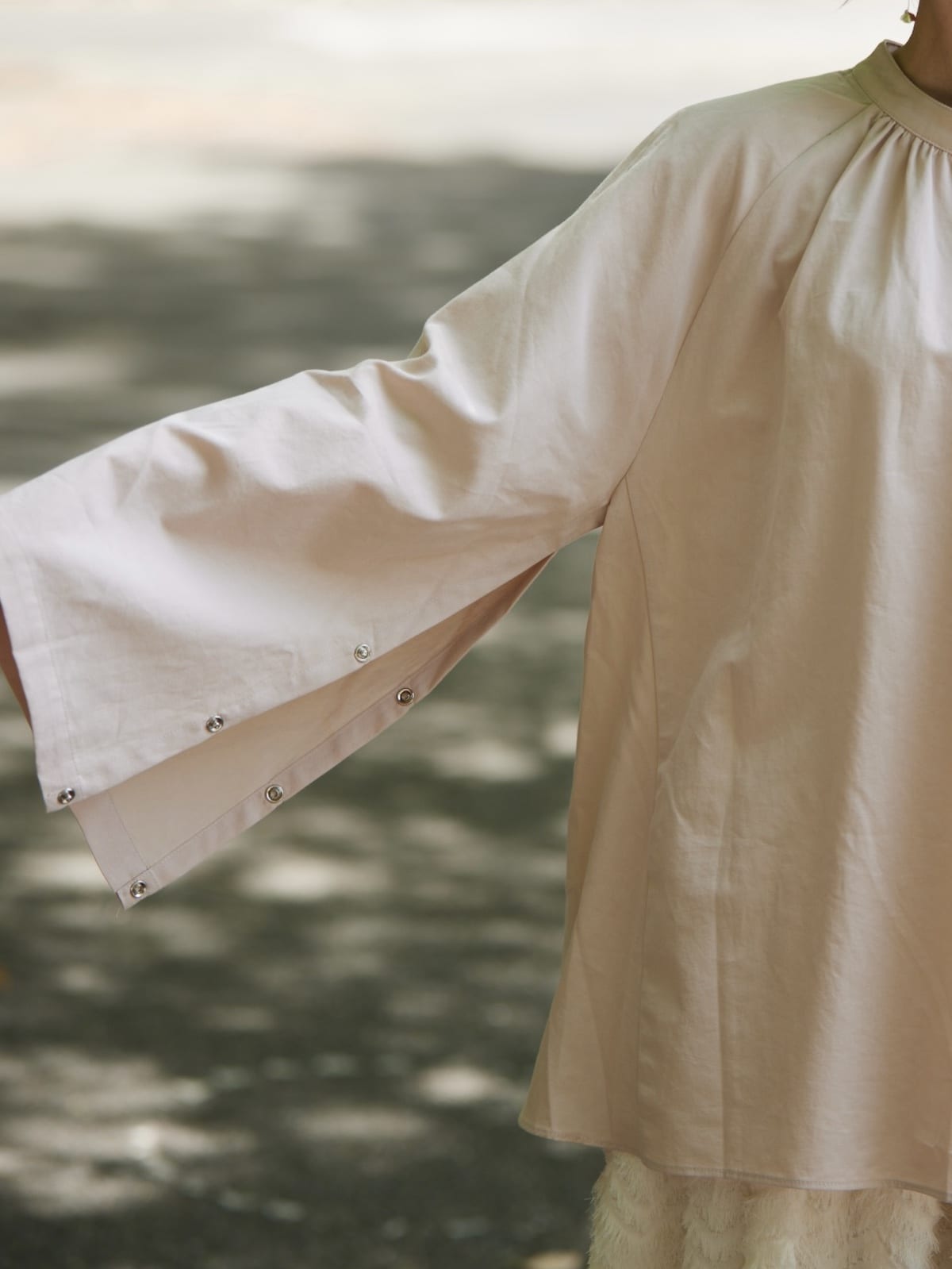 sleeve slit gather blouse