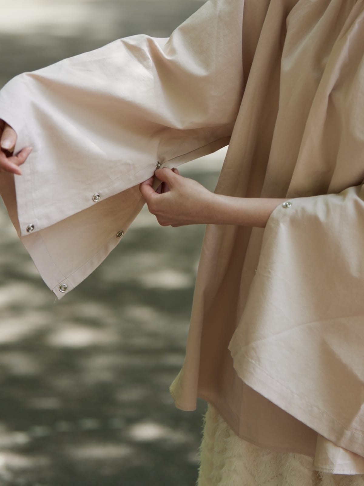 sleeve slit gather blouse