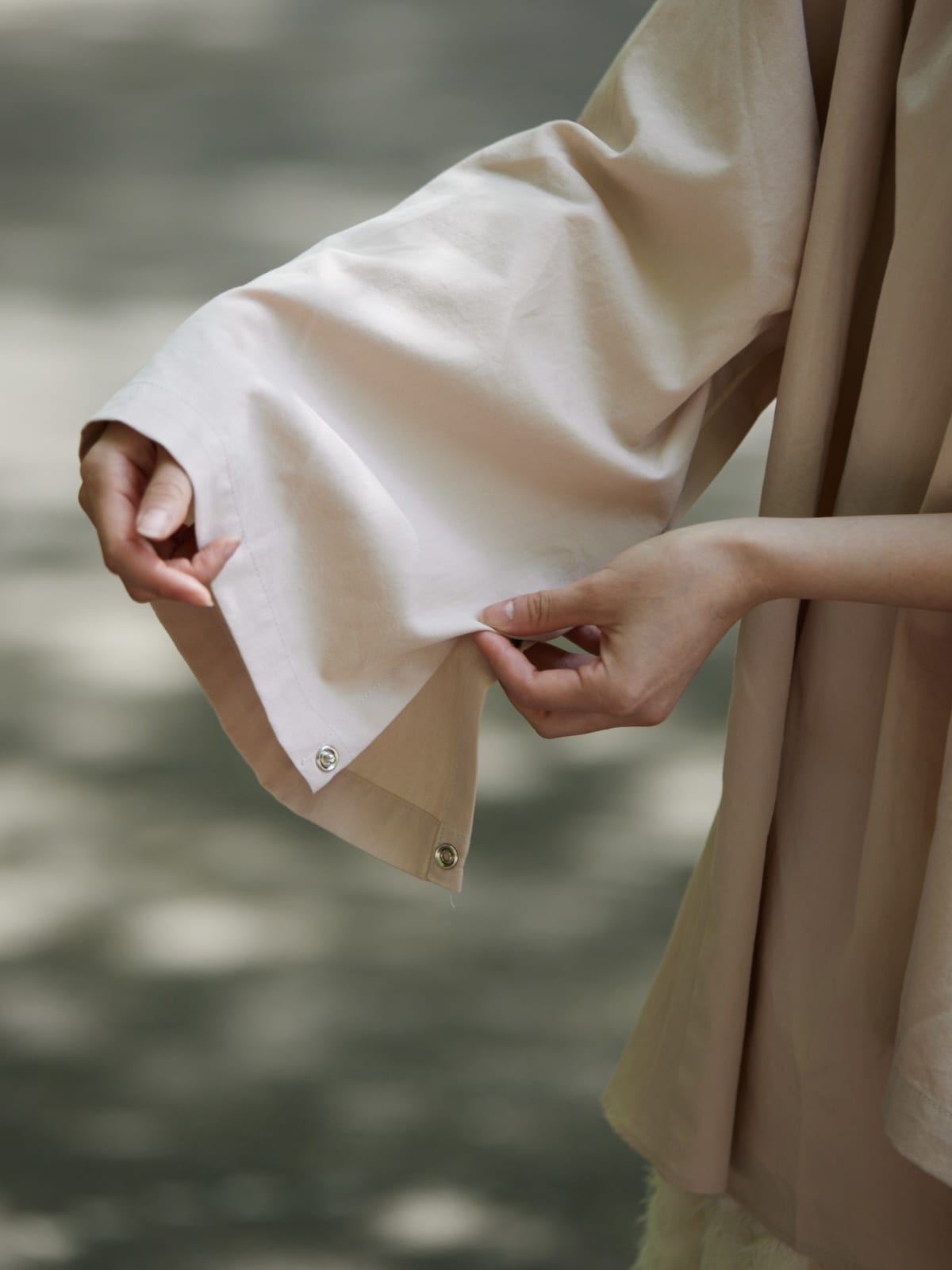 sleeve slit gather blouse