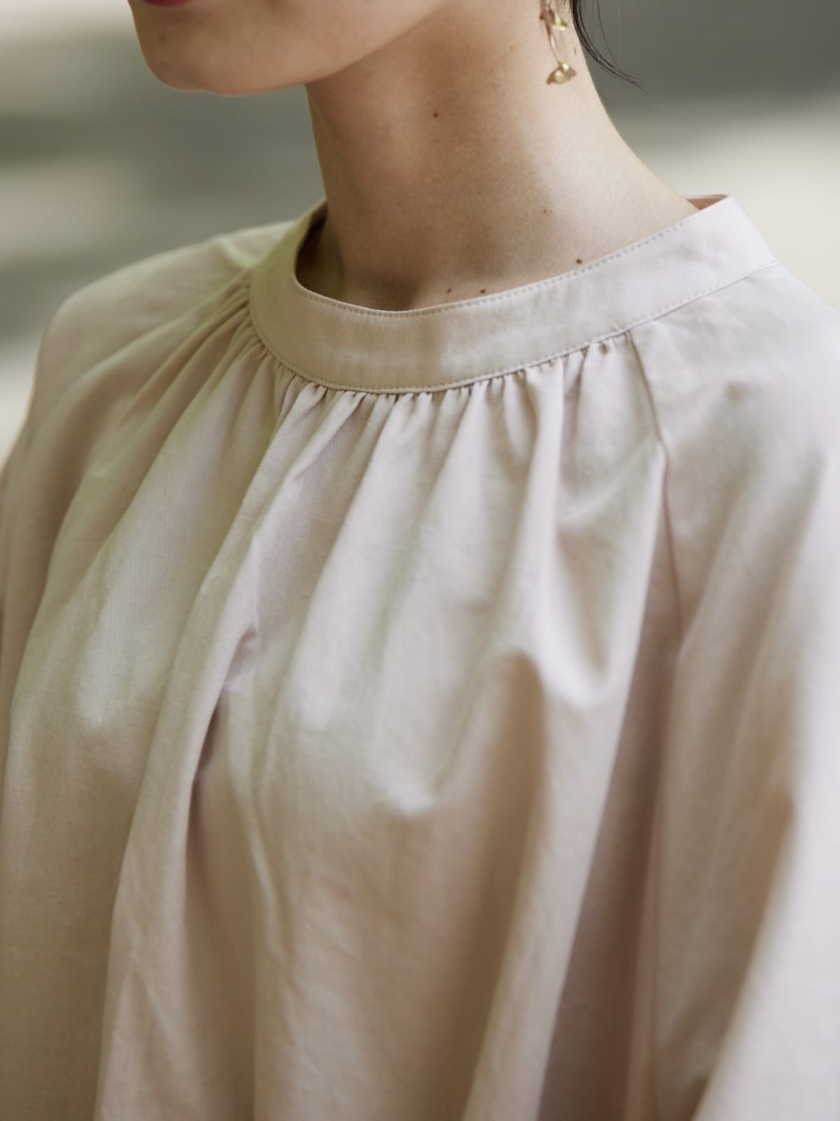 sleeve slit gather blouse POPUP