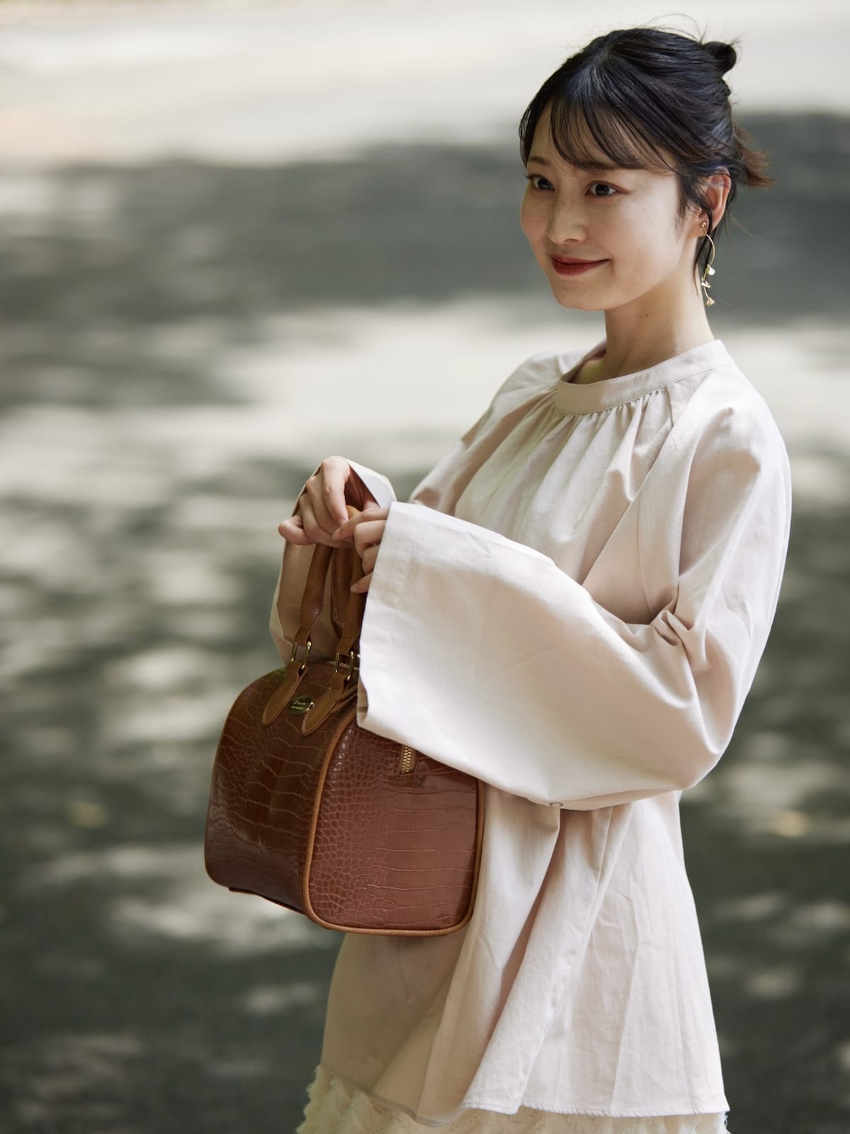 sleeve slit gather blouse