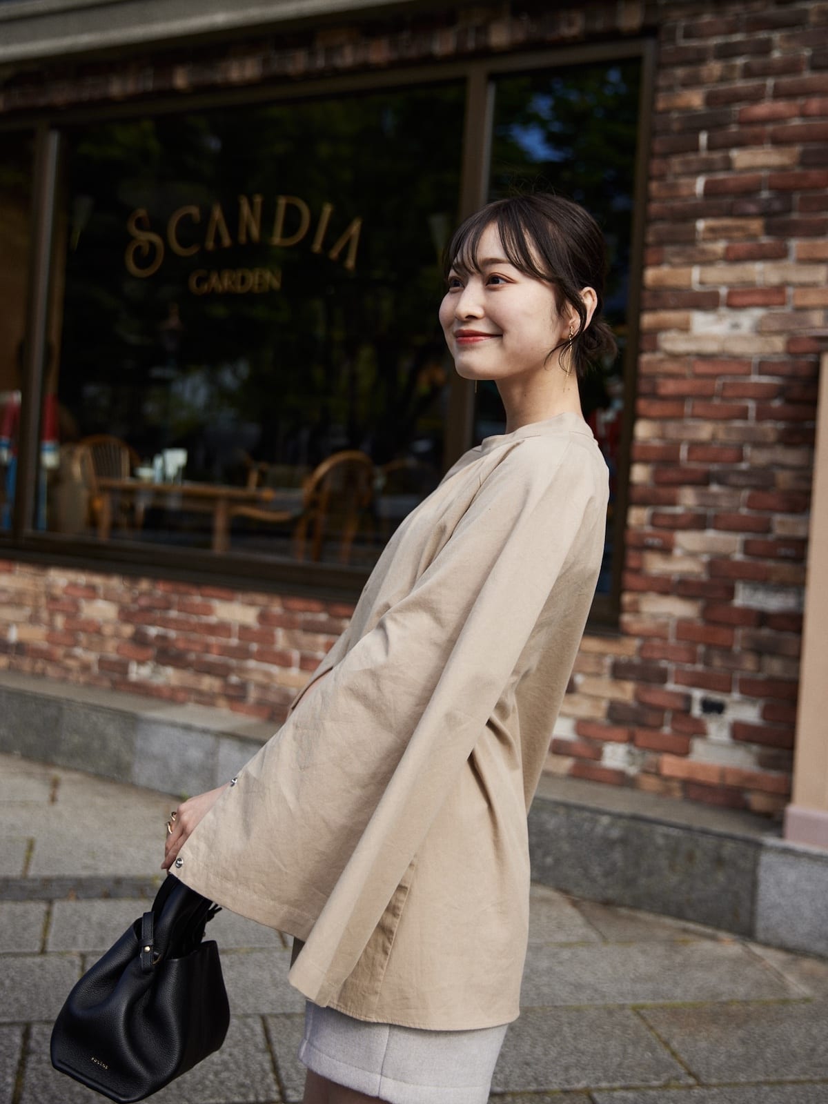 sleeve slit gather blouse