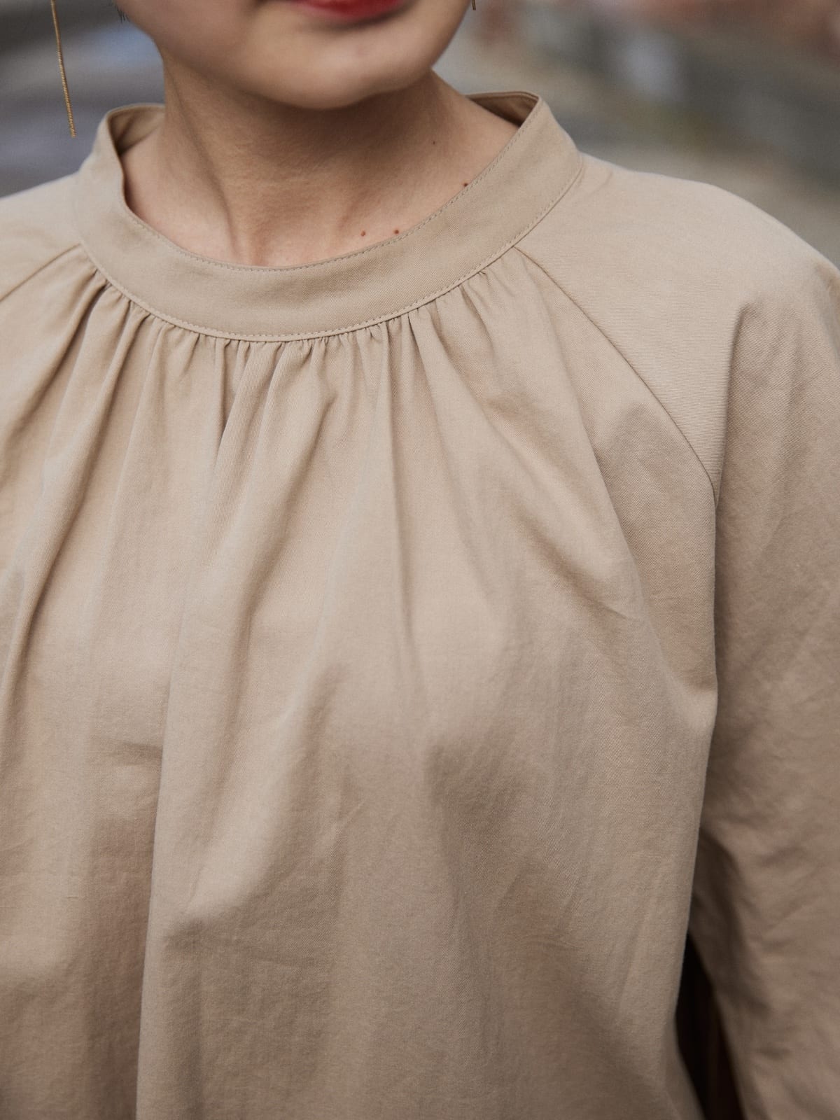 sleeve slit gather blouse