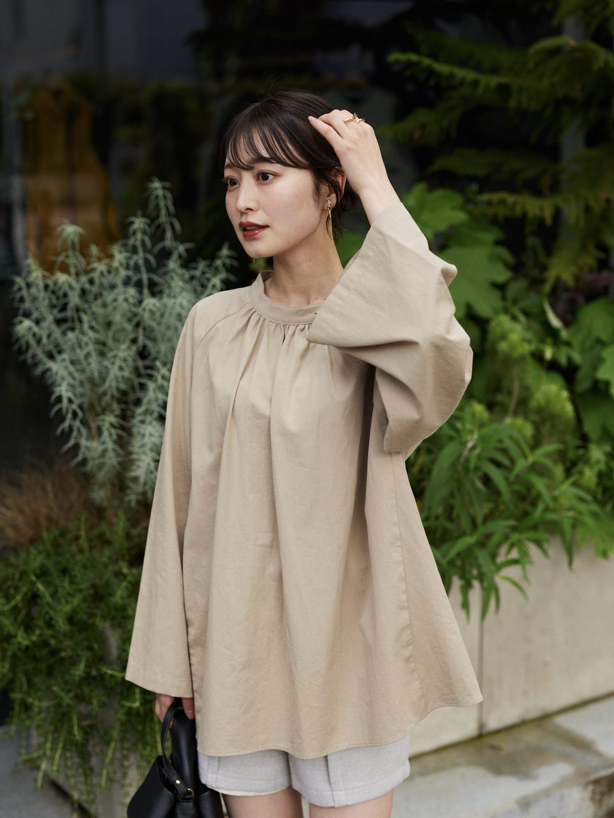 sleeve slit gather blouse