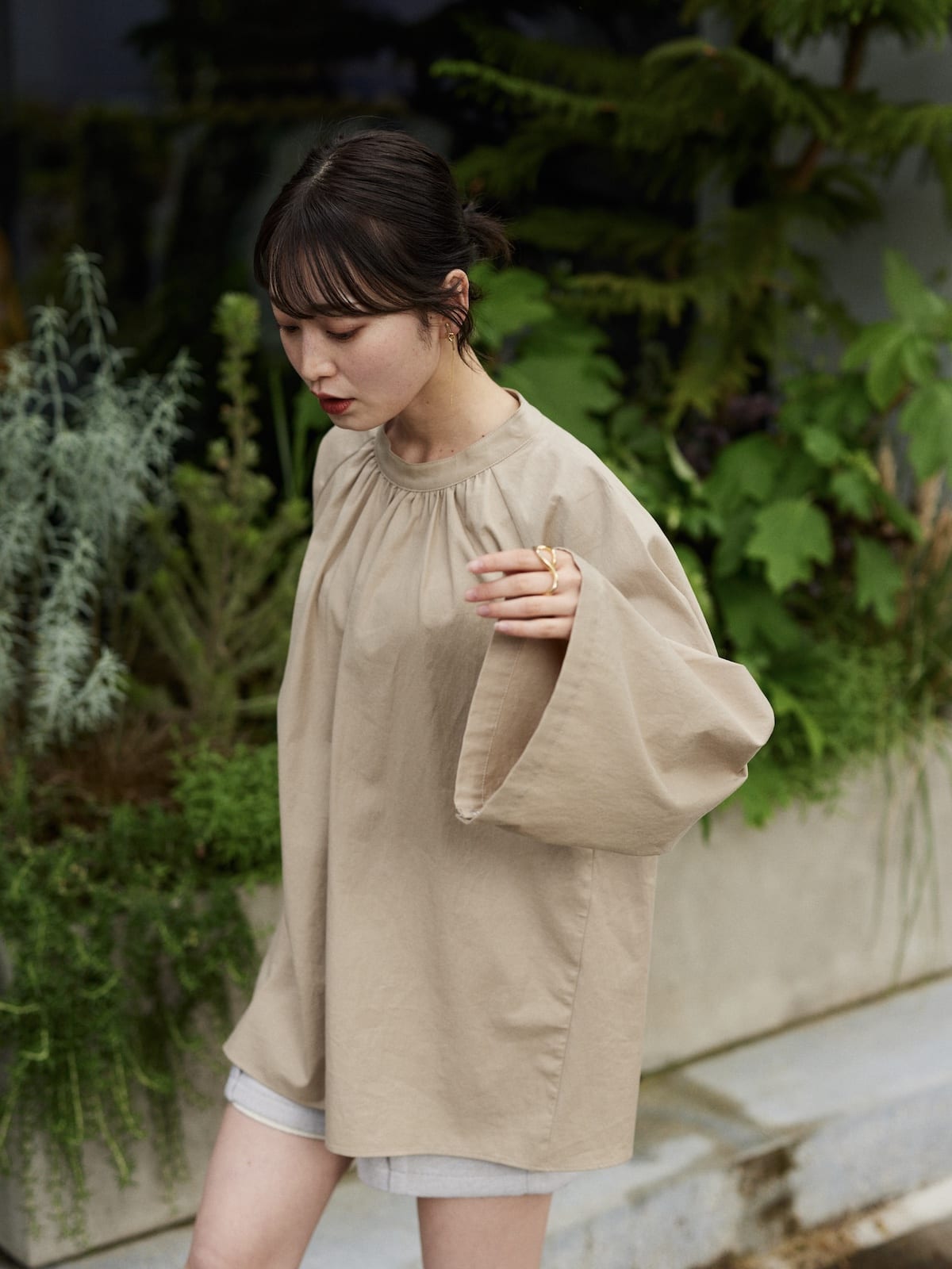 sleeve slit gather blouse