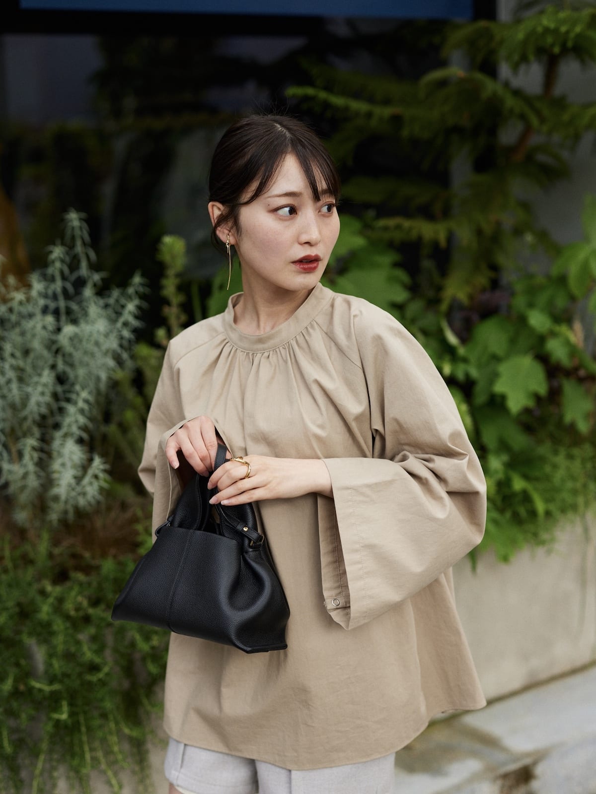 sleeve slit gather blouse