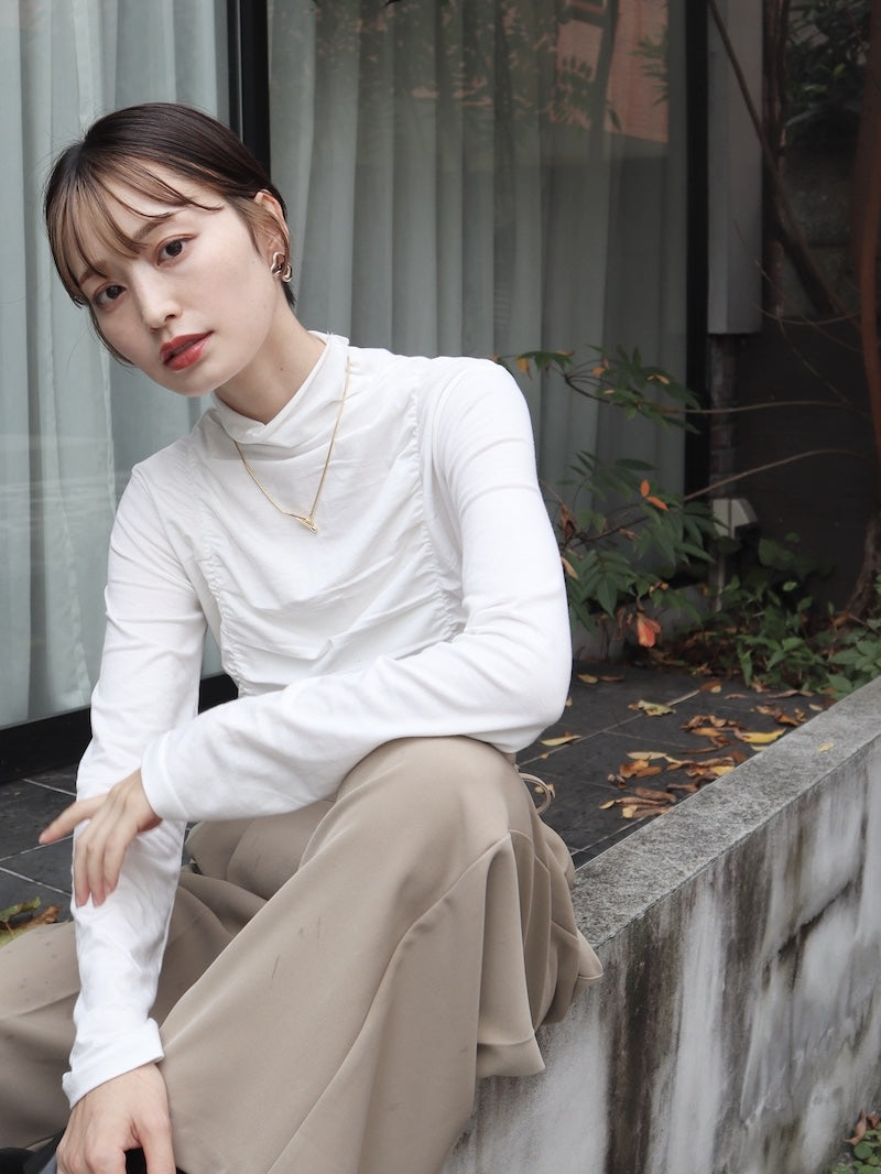 shirring high-necked tops【white】