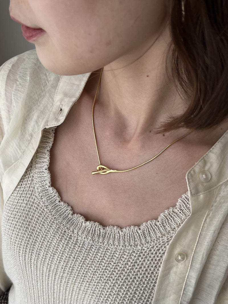 mantel necklace