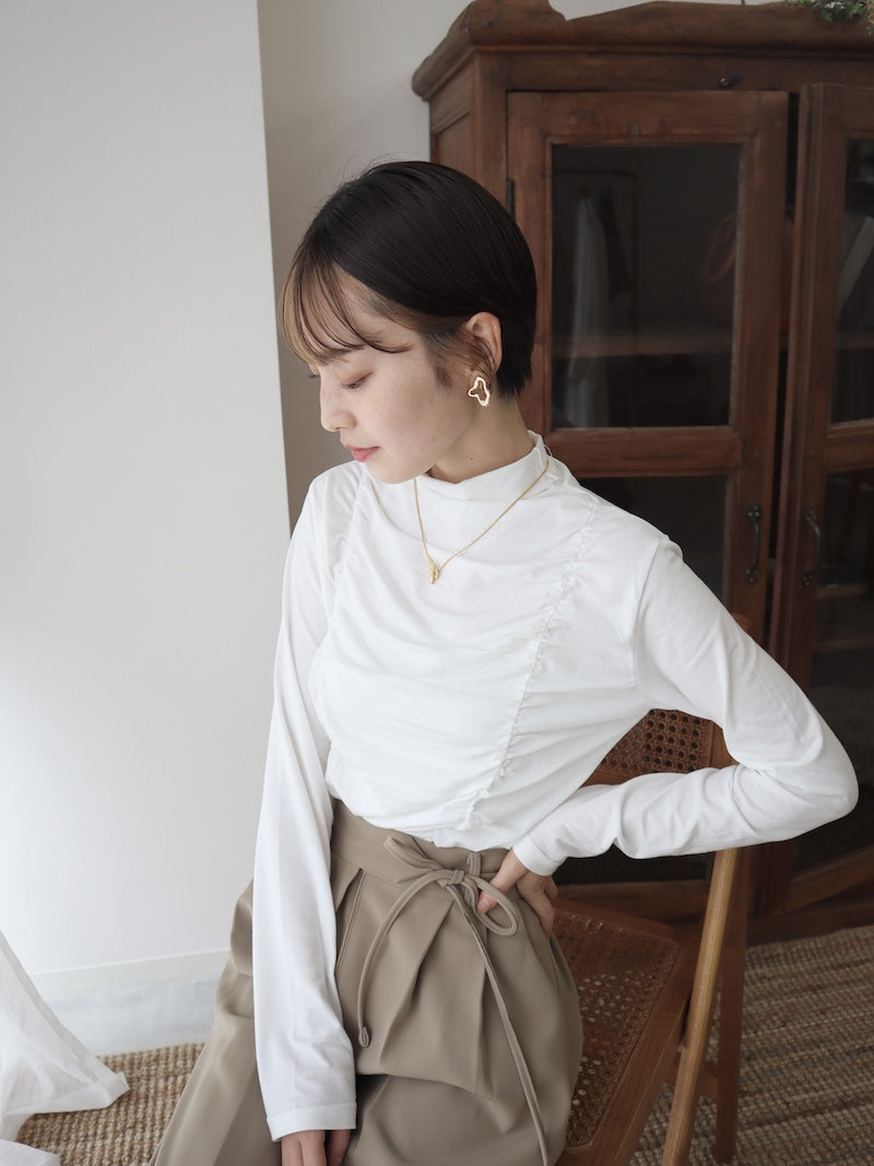 shirring high-necked tops【white】