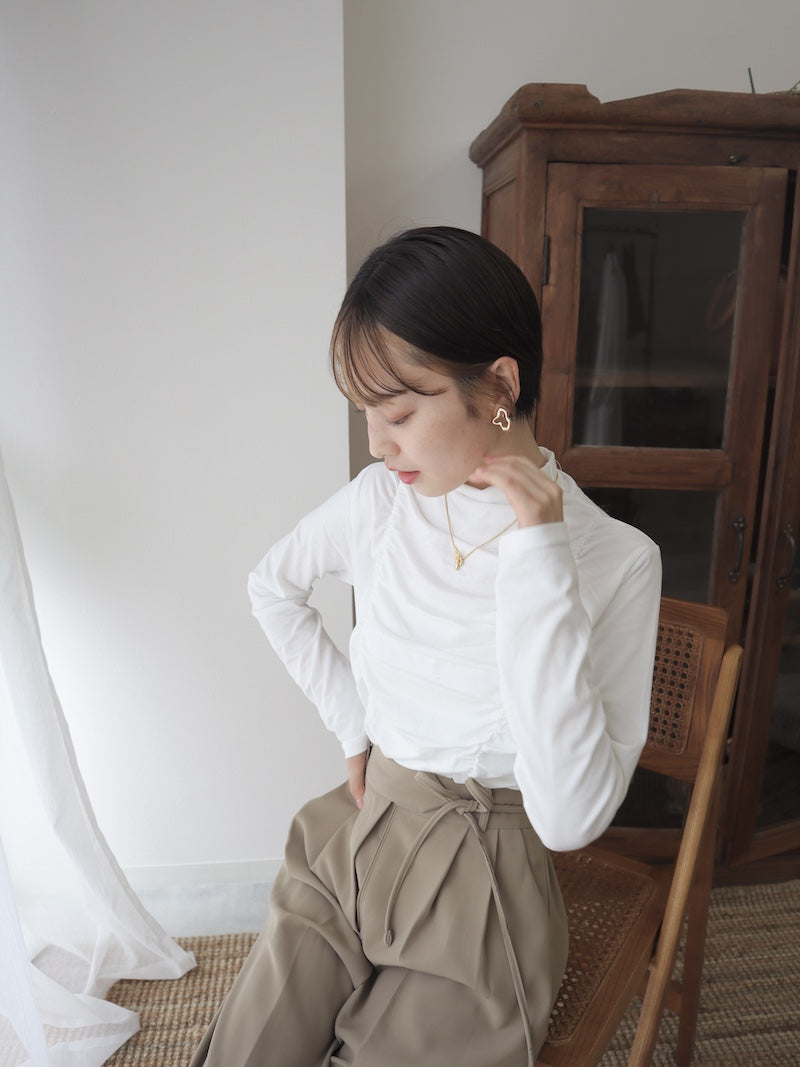 shirring high-necked tops【white】