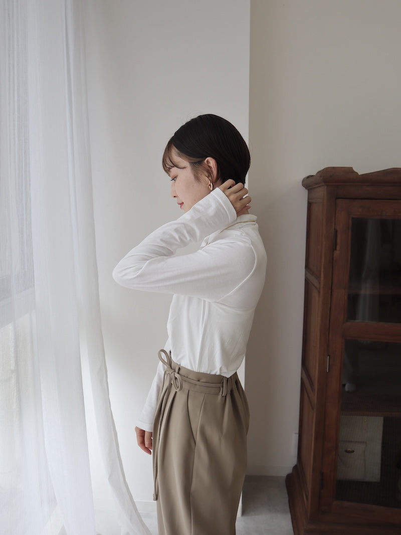 shirring high-necked tops【white】