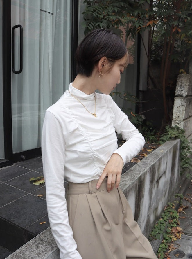 shirring high-necked tops【white】