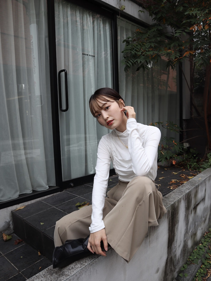 shirring high-necked tops【white】
