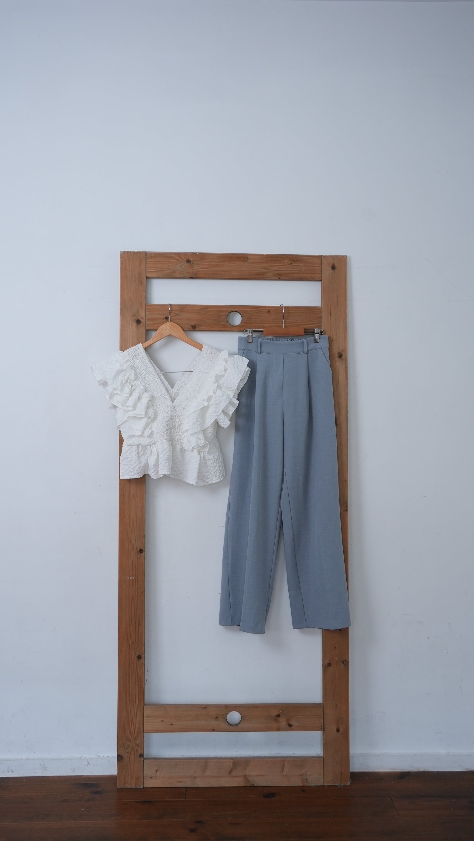 NATURAL FRILL GIRLY SET