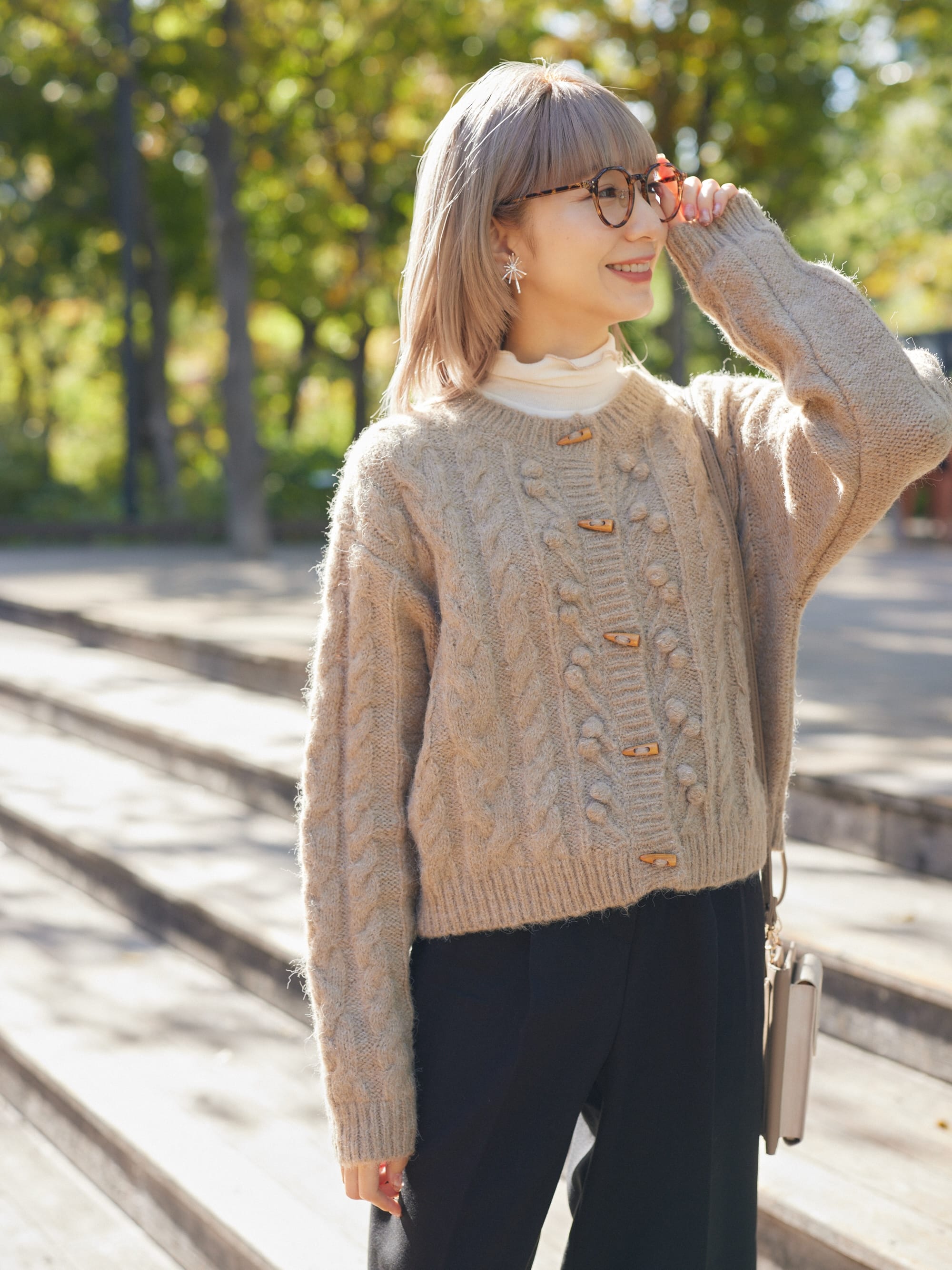 wood button knit cardigan