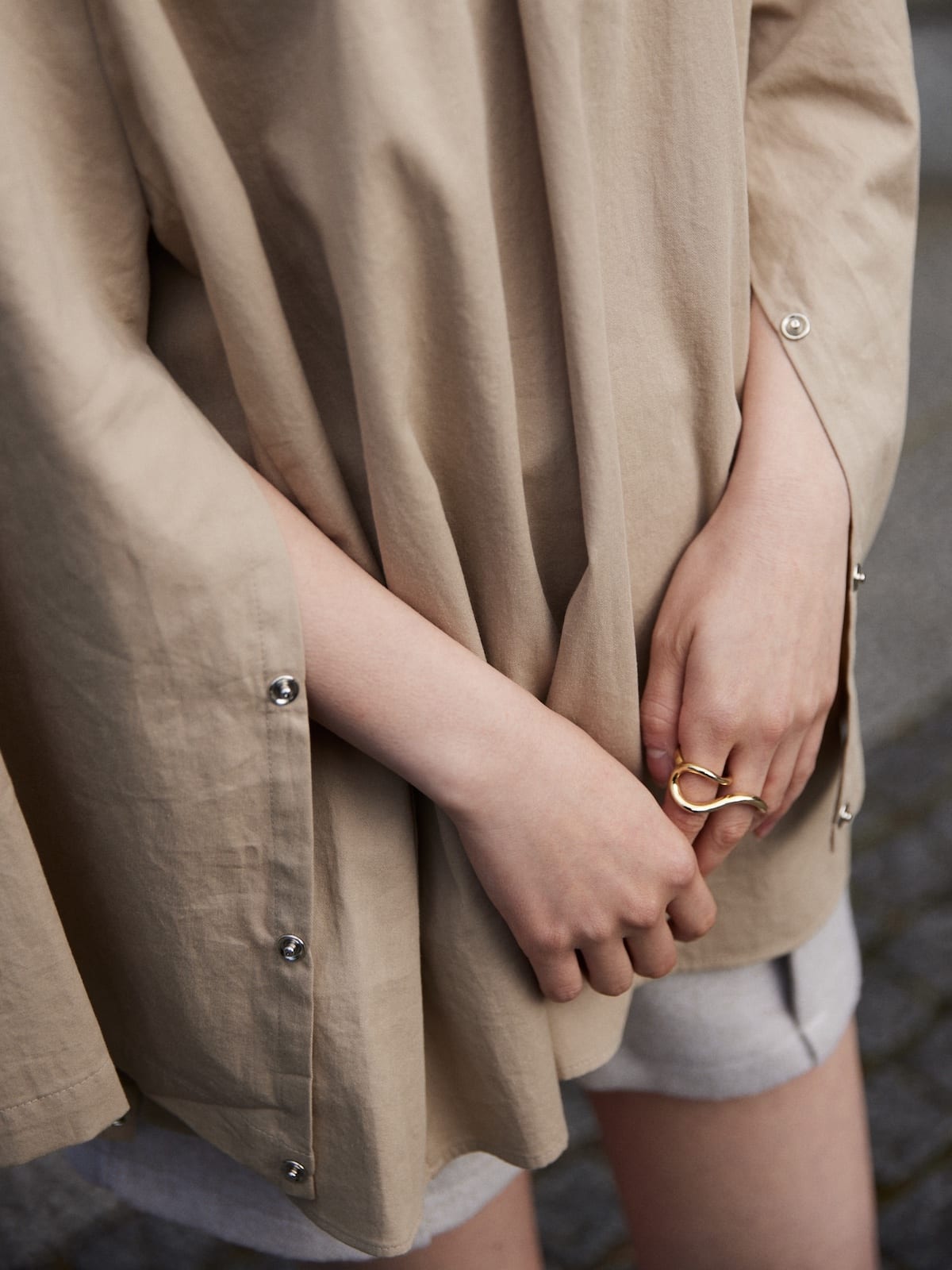 sleeve slit gather blouse POPUP